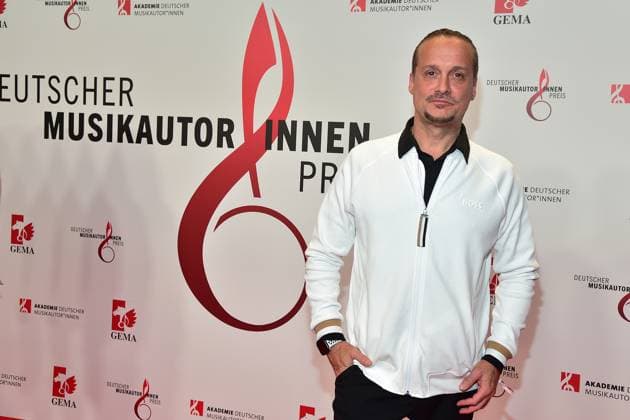 Deutscher MusikAutorenPreis 2023 Alex Christensen, DJ und Musikproduzent Ankunft roter Teppich zur 14. Preisverleihung, Deutscher MusikAutorenPreis 2023 am 30. März in Berlin