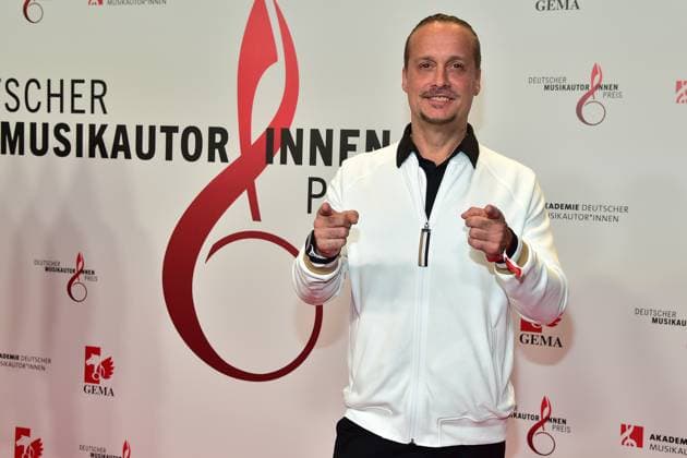 Deutscher MusikAutorenPreis 2023 Alex Christensen, DJ und Musikproduzent Ankunft roter Teppich zur 14. Preisverleihung, Deutscher MusikAutorenPreis 2023 am 30. März in Berlin