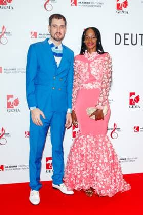 GEMA MusikautorInnenpreis 2023 Maximilian Weissenfeldt mit Ehefrau Richess Weissenfeldt beim 14. GEMA MusikautorInnenpreis im Ritz Carlton am 30.03.2023 in Berlin. Copyright: xEventpressxKochanx