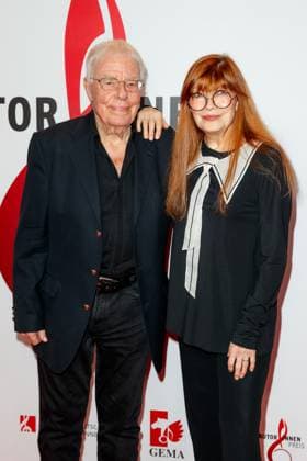 GEMA MusikautorInnenpreis 2023 Christian Bruhn und Katja Ebstein beim 14. GEMA MusikautorInnenpreis im Ritz Carlton am 30.03.2023 in Berlin. Copyright: xEventpressxKochanx