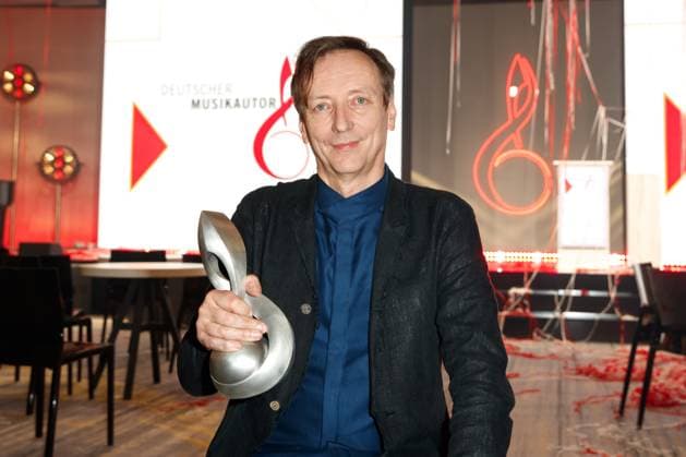 GEMA MusikautorInnenpreis 2023 Volker Bertelmann beim 14. GEMA MusikautorInnenpreis im Ritz Carlton am 30.03.2023 in Berlin. Copyright: xEventpressxKochanx