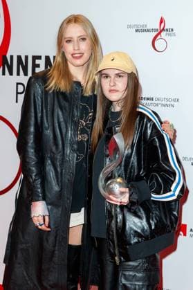 GEMA MusikautorInnenpreis 2023 Lea-Marie Becker und Luna (Alina Striedl) beim 14. GEMA MusikautorInnenpreis im Ritz Carlton am 30.03.2023 in Berlin. Copyright: xEventpressxKochanx