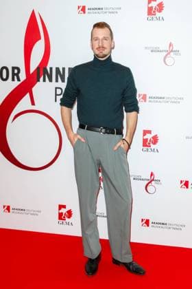 GEMA MusikautorInnenpreis 2023 Alligatoah (Lukas Strobel) beim 14. GEMA MusikautorInnenpreis im Ritz Carlton am 30.03.2023 in Berlin. Copyright: xEventpressxKochanx