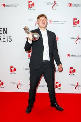 GEMA MusikautorInnenpreis 2023 Jacob Jüngst (JACE) beim 14. GEMA MusikautorInnenpreis im Ritz Carlton am 30.03.2023 in Berlin. Copyright: xEventpressxKochanx