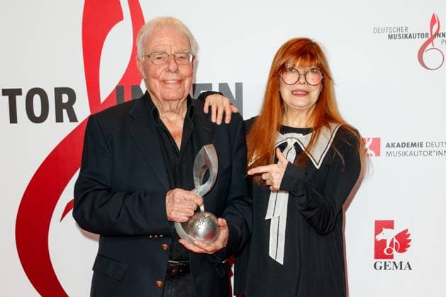 GEMA MusikautorInnenpreis 2023 Christian Bruhn und Katja Ebstein beim 14. GEMA MusikautorInnenpreis im Ritz Carlton am 30.03.2023 in Berlin. Copyright: xEventpressxKochanx