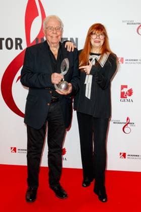 GEMA MusikautorInnenpreis 2023 Christian Bruhn und Katja Ebstein beim 14. GEMA MusikautorInnenpreis im Ritz Carlton am 30.03.2023 in Berlin. Copyright: xEventpressxKochanx