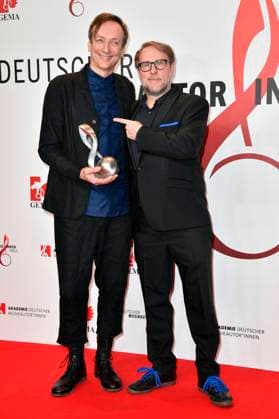 Volker Bertelmann und Bjarne Mädel beim 14. Deutschen Musikautor*innenpreis der GEMA 2023 im Hotel The Ritz-Carlton. Berlin, 30.03.2023