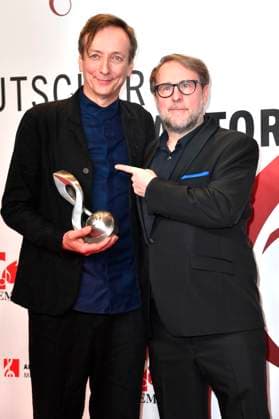 Volker Bertelmann und Bjarne Mädel beim 14. Deutschen Musikautor*innenpreis der GEMA 2023 im Hotel The Ritz-Carlton. Berlin, 30.03.2023
