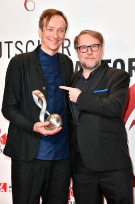 Volker Bertelmann und Bjarne Mädel beim 14. Deutschen Musikautor*innenpreis der GEMA 2023 im Hotel The Ritz-Carlton. Berlin, 30.03.2023