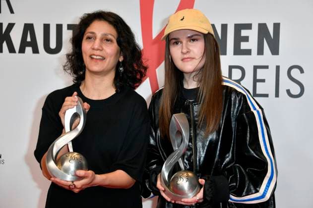 Farzia Fallah und Luna beim 14. Deutschen Musikautor*innenpreis der GEMA 2023 im Hotel The Ritz-Carlton. Berlin, 30.03.2023