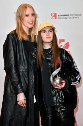 Lea und Luna beim 14. Deutschen Musikautor*innenpreis der GEMA 2023 im Hotel The Ritz-Carlton. Berlin, 30.03.2023