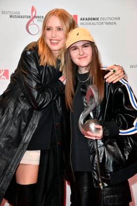 Lea und Luna beim 14. Deutschen Musikautor*innenpreis der GEMA 2023 im Hotel The Ritz-Carlton. Berlin, 30.03.2023