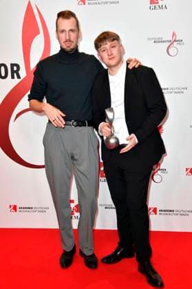 Alligatoah und Jace beim 14. Deutschen Musikautor*innenpreis der GEMA 2023 im Hotel The Ritz-Carlton. Berlin, 30.03.2023