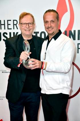 Michael Beil und Alex Christensen beim 14. Deutschen Musikautor*innenpreis der GEMA 2023 im Hotel The Ritz-Carlton. Berlin, 30.03.2023