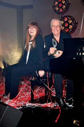 Katja Ebstein und Christian Bruhn beim 14. Deutschen Musikautor*innenpreis der GEMA 2023 im Hotel The Ritz-Carlton. Berlin, 30.03.2023