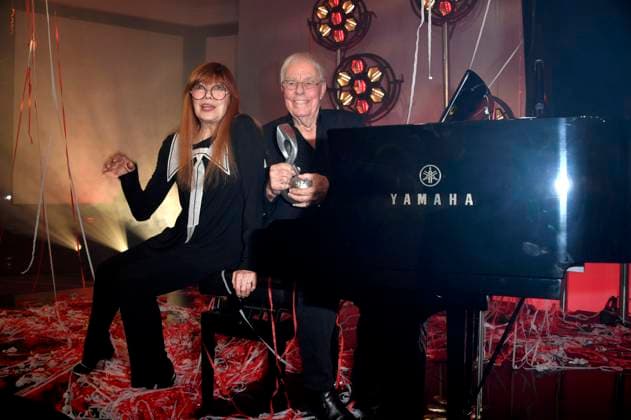 Katja Ebstein und Christian Bruhn beim 14. Deutschen Musikautor*innenpreis der GEMA 2023 im Hotel The Ritz-Carlton. Berlin, 30.03.2023