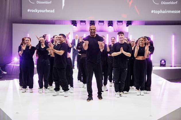 Entertainment Themen der Woche KW13 Entertainment Bilder des Tages 01.04.2023. Düsseldorf. Messen Beauty und TopHair. Hier: Detlef D! Soost bei einer Tanzdarbietung. Düsseldorf Messe Nordrhein-Westfalen Deutschland