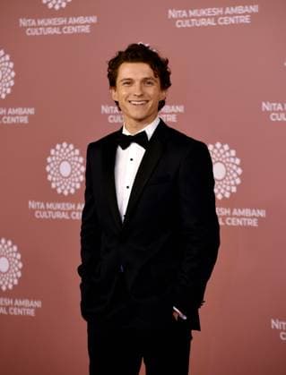 Entertainment Bilder des Tages Openings Of Nita Mukesh Ambani Cultural Centre In Mumbai English actor Tom Holland reacts during a photo shoot on the red carpet during the second day of the opening of Nita Mukesh Ambani Cultural Centre in Mumbai, India, 01 April, 2023. Mumbai India  Copyright: xIndranilxAdityax originalFilename: aditya-notitle230401_np3yz.jpg