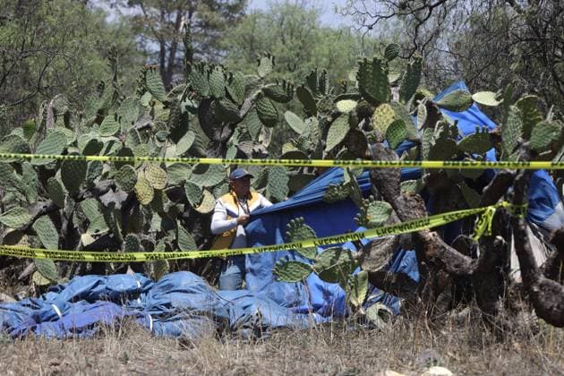 April 1, 2023, State of Mexico, Mexico: National Guard and Experts investigate the crash area, where a hot air balloon caught fire in mid-flight in the Teotihuacan archaeological zone, 2 persons died and a minor was injured as a result of of the tragic accident. on April 1, 2023 in the State of Mexico, Mexico. Teotihuacan Mexico - ZUMAe321 20230402_zia_e321_058 Copyright: xMarianaxBaex