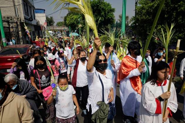 Palm Sunday In Mexico Residents of San Francisco Culhuacan in Mexico City hold palm fronds during a procession to mark Palm Sunday and Holy Week festivities in the capital. Mexico City Mexico  Copyright: xGerardoxVieyrax originalFilename: vieyra-notitle230402_npdlp.jpg