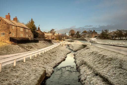 RECORD DATE NOT STATED A flowing river surrounded by houses and snow *** einer fließende Fluß umgeben indem Häuser und Schnee 16358945