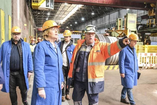 News Themen der Woche KW14 Bundestagspräsidentin Bärbel Bas besucht ehemalige Grobblech Werk in Duisburg. *** NUR FÜR REDAKTIONELLE ZWECKE *** EDITORIAL USE ONLY ***<p>Bundestagspräsidentin Bärbel Bas besucht am Montag, 3. April 2023 auf Einladung des Betriebsrates das ehemalige Grobblech Werk von Thyssenkrupp Steel in Duisburg. Dr. Ulrich Rudolphi erklärt. Nach der Schließung der Grobblechproduktion wird im Werk nach einer zukünftigen Verwendung der Hallen gesucht. Duisburg Copyright: STEFANxAREND *** Bundestag President Bärbel Bas visits former heavy plate plant in Duisburg FOR EDITORIAL PURPOSES ONLY EDITORIAL USE ONLY p Bundestag President Bärbel Bas will visit the former heavy plate plant of thyssenkrupp Steel in Duisburg on Monday, April 3, 2023 at th Copyright: STEFANxAREND doc7pm4s9cfyig140wbgf95 ,EDITORIAL USE ONLY