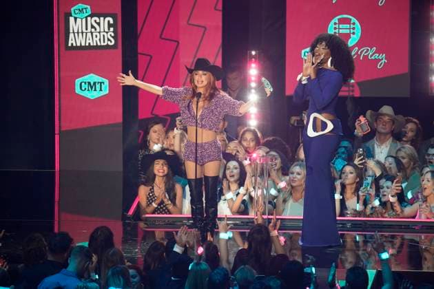 April 2, 2023, Austin, TX, United States: Singers SHANIA TWAIN (l) and MEGAN THEE STALLION (r) onstage at the 2023 Country Music Awards (CMT) held for the first time in Austin, Texas on April 2, 2023 at the Moody Center before a sold out crowd. Austin United States - ZUMAd150 20230402_znp_d150_134 Copyright: xBobxDaemmrichx