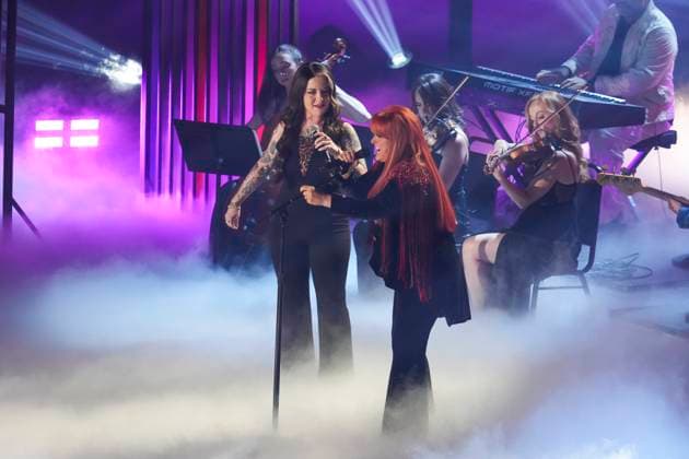 April 2, 2023, Austin, TX, United States: Singers ASHLEY MCBRYDE (l) and WYNONNA JUDD perform at the 2023 Country Music Awards (CMT) held for the first time in Austin, Texas on April 2, 2023 at the Moody Center before a sold out crowd. Austin United States - ZUMAd150 20230402_znp_d150_236 Copyright: xBobxDaemmrichx