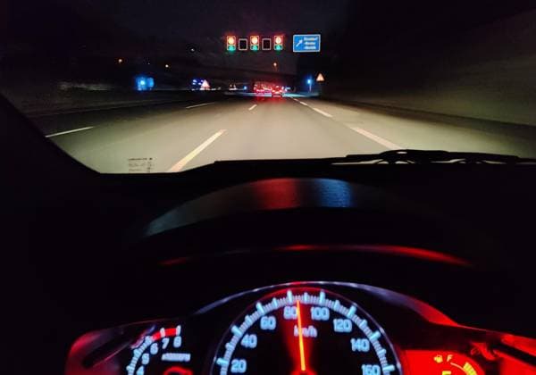 Blick aus dem Auto auf der Autobahn in der Nacht, A 46, Düsseldorf, Deutschland, Europa Copyright: imageBROKER/StefanxZiese iblszi09155081
