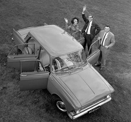 MOSKVICH-408 PURCHASE 75235 01.11.1965 A Belgian family boasts its new Moskvich-408 car. Yuryi Abramochkin Sputnik Belgium  Copyright: xYuryixAbramochkinx