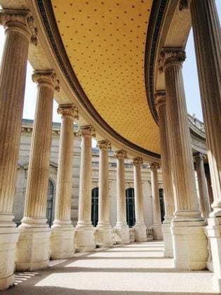 RECORD DATE NOT STATED The roof and columns of the Natural History Museum of Marseille under the sunlight in France *** der Dach und Spalten des der natürliche Geschichte Museums des Marseille unterhalb der Sonnenlicht ÊIn Frankreich 174728