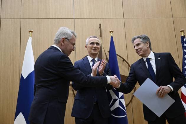 News Themen der Woche KW14 News Bilder des Tages Finnish Minister for Foreign Affairs Pekka Haavisto (L), Nato General Secretary Jens Stoltenberg and US Secretary of State Anthony Blinken (R) during the deposit of the instrument of accession in Brussels at the NATO headquarters in Brussels, Belgium on April 4, 2023. Finland becomes the 31st member state of The North Atlantic Treaty Organization NATO. Brussels Belgium  Copyright: xEmmixKorhonenx LKFTJ20230404155436UVXL