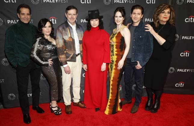Bilder des Jahres 2023, Entertainment 04 April Entertainment Themen der Woche KW14 Entertainment Bilder des Tages PaleyFest LA 2023 - The Marvelous Mrs. Maisel at the Dolby Theatre. Featuring: Tony Shalhoub, Alex Borstein, Daniel Palladino, Amy Sherman-Palladino, Rachel Brosnahan, Michael Zegen, Caroline Aaron Where: Hollywood, California, United States When: 04 Apr 2023 Credit: Faye s Vision Cover Images Copyright: xx 52592936 EDITORIAL USE ONLY. NOT FOR USE BY NEWSPAPERS BASED IN THE UK.