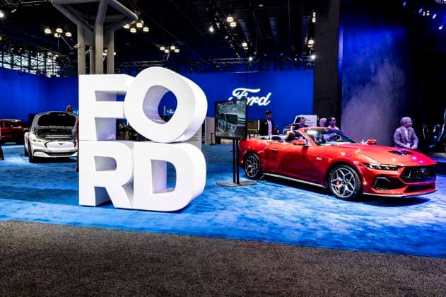 News Themen der Woche KW14 April 5, 2023, New York City, New York, USA: The Ford exhibition space with two Mustang cars visible at the New York International Auto Show held at the Jacob Javits Convention Center in New York City. New York USA - ZUMAb161 20230405_zap_b161_015 Copyright: xMichaelxBrochsteinx