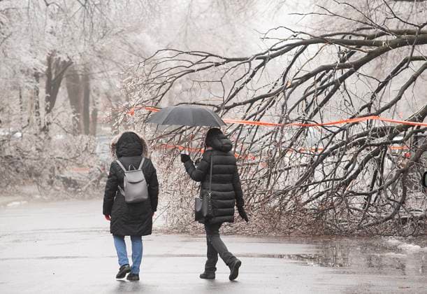 April 6, 2023, Montreal, PQ, Canada: People make their way around a fallen tree following an ice storm in Montreal, Thursday, April 6, 2023. More than one million customers in Quebec and Ontario were without power Wednesday after a messy mix of freezing rain and thunderstorms pummeled parts of both provinces. Montreal Canada  - ZUMAc35_ 20230406_zaf_c35_051 Copyright: xGrahamxHughesx