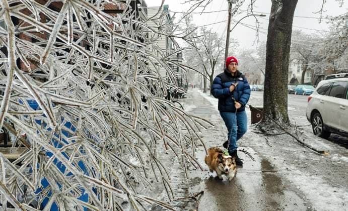 April 6, 2023, Montreal, Quebec, Canada: Heavy ice storms hit Ontario and Quebec. Thousands are left without power. Hydro-Quo bec says 400,000 households will not get their power back before Saturday. Montreal set to open warming centres as of tonight. Montreal Canada - ZUMAs278 20230406_zip_s278_009 Copyright: xSerkanxSenturkx