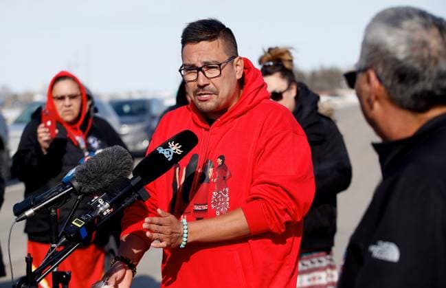 April 6, 2023, Winnipeg, MANITOBA, CANADA: Christopher Traverse, Chief of Lake St. Martin First Nation speaks to the media at Winnipegs Brady Landfill just outside the city, Thursday, April 6, 2023. Traverse and community members spoke about the recent discovery of Linda Beardys body in the landfill. Winnipeg CANADA  - ZUMAc35_ 20230406_zaf_c35_160 Copyright: xJohnxWoodsx