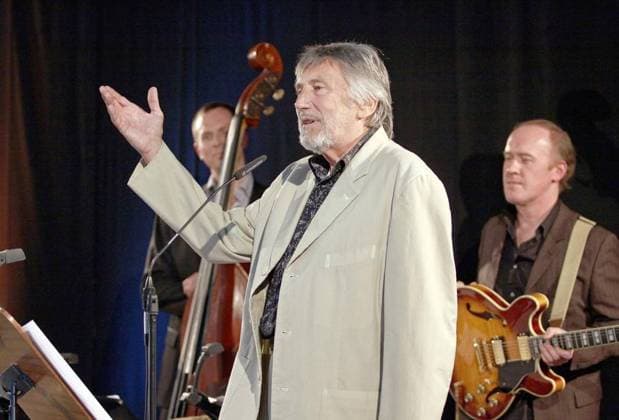 Hilden 15.Jazztage Eröffnungsveranstaltung Lyrik - Poesie - Prosa & Jazz *** NUR FÜR REDAKTIONELLE ZWECKE *** EDITORIAL USE ONLY ***<p>Eröffnungsveranstaltung der 15. Hildener Jazztage am 01.06.2010 im Kunstraum des Gewerbepark Süd. Lyrik - Poesie - Prosa &amp; Jazz. Lesung: Christian Brückner - Musik: Modern Swing Trio Berlin. Christian Brückner ist die Synchronstimme von Robert De Niro. Modern Swing Trio Berlin: Rolf Römer - Saxofone Bassklarinette, Karl Scholz - Gitarre, Lars Gühlcke - Kontrabass< p> Buntes Deutschland NRW Hilden Copyright: LarsxHeidrich *** Hilden 15 Jazz Days Opening event Poetry Poetry Prose Jazz *** ONLY FOR EDITORIAL PURPOSE *** EDITORIAL USE ONLY *** P Opening event the 15 Hildener Jazz Days on 01 06 2010 at Copyright: LarsxHeidrich docnrwhugopicture29488006 EDITORIAL USE ONLY