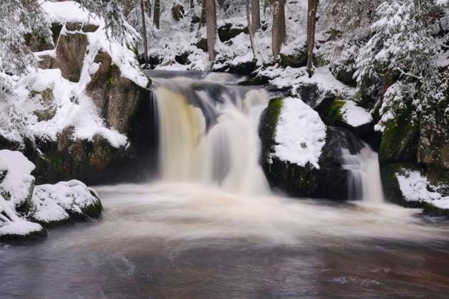  Wasserfall im Hotzenwald, Winter, Baden-Württemberg, Deutschland, Europa *** Waterfall at hotzenwald, Winter, Bathing Wuerttemberg, Germany, Europe Copyright: imageBROKER/RalfxKabelitz ibxrkz09082954.jpg