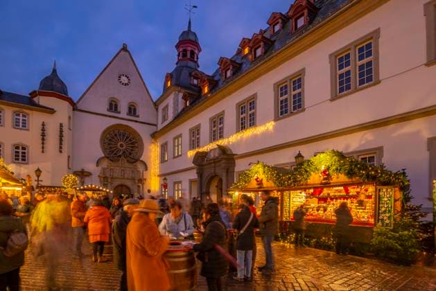 View of Christmas Market in Jesuitenplatz in historic town centre at Christmas, Koblenz, Rhineland-Palatinate, Germany, Europe Copyright: FrankxFell 844-28211