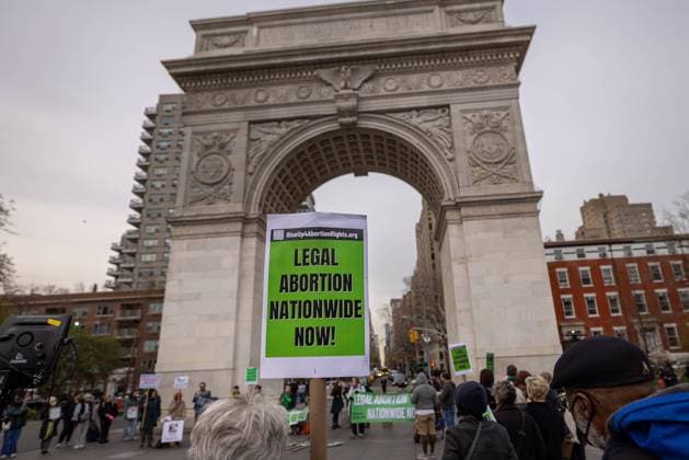 News Bilder des Tages Pro-Choice Protest in NYC NEW YORK, NEW YORK - APRIL 08: A pro-choice activist holds a sign as they take part in a protest after a federal judge in Texas issued a preliminary ruling invalidating the abortion pill mifepristone on April 8, 2023 in New York City. Cities across the U.S. held emergency protests after Judge Matthew J. Kacsmaryk, a Trump appointee, made an initial ruling that could revoke the F.D.A.’s 23-year-old approval of a drug typically used during a medication abortion. New York New York United States Washington Square Park Copyright: MichaelxNigro