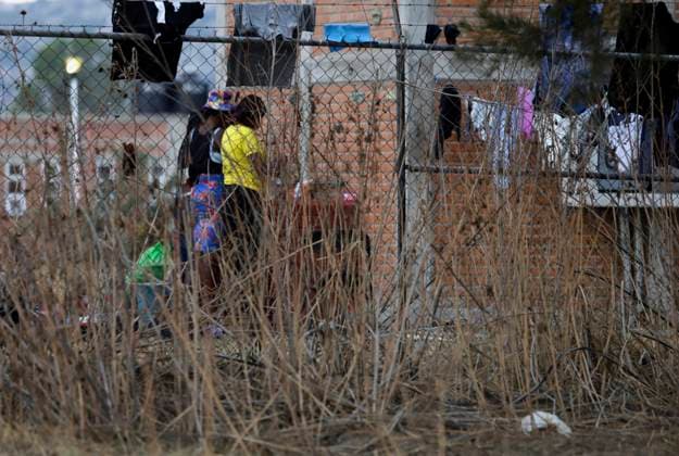 Haitian Migrants Relocated To Shelter In Mexico City A group of Haitian migrants wash clothes at the Bosque de Tlahuac facilities in Mexico City, who were supported by the National Institute of Migration and the Secretariat for Inclusion and Social Welfare, which offered food, lodging, and migratory orientation while they are at the waiting for a permit or Visitor s Card for Humanitarian Reasons that allows them to transit through national territory between 45 and 90 days to continue their journey to the border. Mexico City Mexico City Mexico  Copyright: xGerardoxVieyrax originalFilename: vieyra-notitle230410_npZCn.jpg
