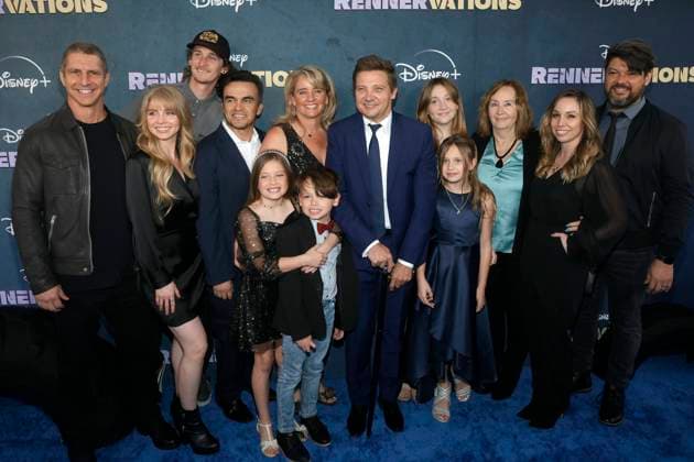 Bilder des Jahres 2023, Entertainment 04 April Entertainment Themen der Woche KW15 Entertainment Bilder des Tages LOS ANGELES, CA - APRIL 11: Jeremy Renner at the Disney+ premiere of Rennervations at the Westwood Regency Village Theatre in Los Angeles, California on April 11, 2023. Copyright: xFayexSadoux