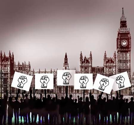 Demonstranten demonstrieren vor den Houses of Parliament *** Protesters demonstrate in front of the Houses of Parliament  Copyright: xGaryxWatersx 11592461