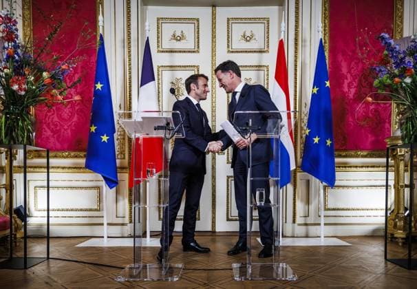 News Themen der Woche KW15 AMSTERDAM - French President Emmanuel Macron and Prime Minister Mark Rutte give a press conference at the official residence of the mayor of Amsterdam. The French presidential couple is paying a two-day state visit to the Netherlands. ANP REMKO DE WAAL netherlands out - belgium out  Copyright: xx x466875988x originalFilename: 466875988.jpg