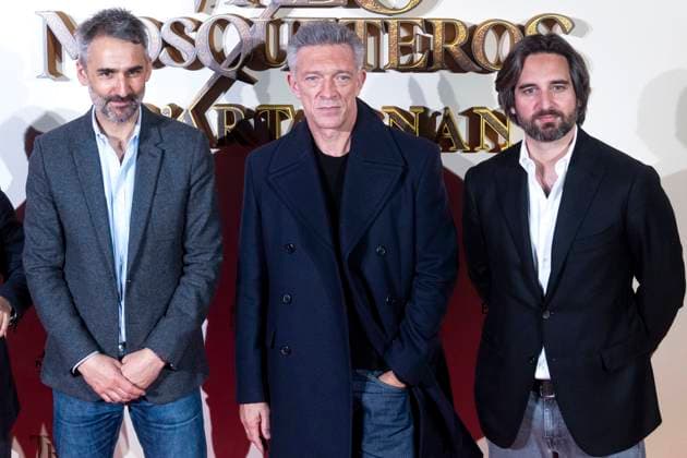 Bilder des Jahres 2023, Entertainment 04 April Entertainment Themen der Woche KW15 Entertainment Bilder des Tages Martin Bourboulon, Vincent Cassel und Dimitri Rassam bei der Premiere des Konifilms Los tres mosqueteros: D Artagnan Les trois mousquetaires: D Artagnan Die drei Musketiere - D Artagnan im Cine Capitol. Madrid, 12.04.2023 Martin Bourboulon, Vincent Cassel, Dimitri Rassam *** Martin Bourboulon, Vincent Cassel and Dimitri Rassam at the premiere of the coni film Los tres mosqueteros D Artagnan Les trois mousquetaires D Artagnan The three musketeers D Artagnan at Cine Capitol Madrid, 12 04 2023 Martin Bourboulon, Vincent Cassel, Dimitri Rassam  Foto:xDyDxFotografosx xFuturexImage