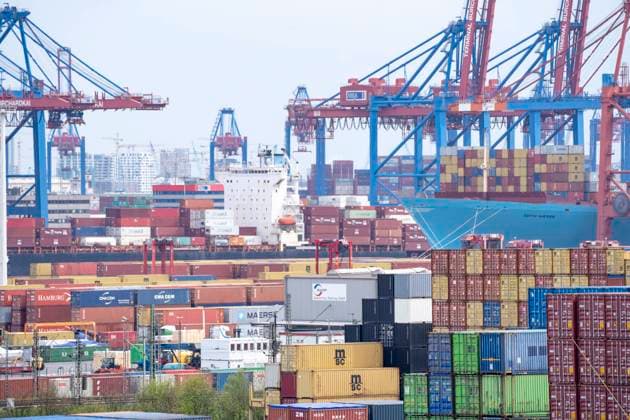 Hamburger Hafen - Blick auf die Kaianlagen Container Terminal Burchardkai CTB - HHLA und Eurogate Terminals Hamburg;Hamburger Hafen - Blick auf die Kaianlagen Container Terminal Burchardkai CTB - HHLA und Eurogate Terminals Hamburg, *** Port of Hamburg View of the quay facilities Container Terminal Burchardkai CTB HHLA and Eurogate Terminals Hamburg Port of Hamburg View of the quay facilities Container Terminal Burchardkai CTB HHLA and Eurogate Terminals Hamburg,