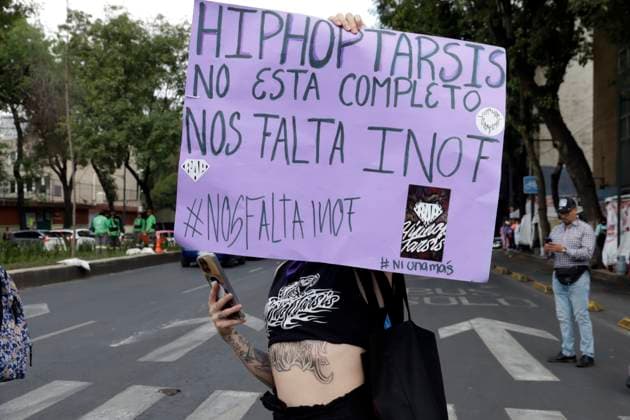 Demand to investigate and locate rapper INOF in Mexico April 14, 2023, Mexico City, Mexico: Family and friends of young Ana Arizbeth Soto Font, known as rapper Inof, demand that the Mexico City District Attorney s Office investigate and locate her, as she has been missing for a week. The protest blocked avenues in Mexico City. on April 14, 2023 in Mexico City, Mexico (Photo by Luis Barron Eyepix Group). Copyright: xLuisxBarronx xEyepixxGroupx LB20230414_INOF12