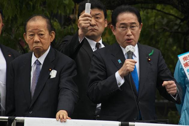 Bilder des Jahres 2023, News 04 April News Themen der Woche KW15 News Bilder des Tages Japan s Prime Minister Fumio Kishida delivers speech during the campaign for House of Representatives by-election near the Wakayama station in Wakayama-Prefecture, Japan on Saturday, April 15, 2023.  TKP2023041506 KEIZOxMORI