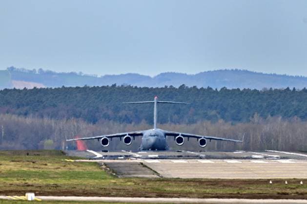 15.04.2023 Ramstein Air Base Lockheed C17 der US Amerikanischen Luftwaffe vor dem Start auf der Ramstein Air Force Base. Ramstein Miesenbach US Air Base Rheinland Pfalz Deutschland *** 15 04 2023 Ramstein Air Base US Air Force Lockheed C17 before takeoff at Ramstein Air Force Base Ramstein Miesenbach US Air Base Rheinland Pfalz Germany